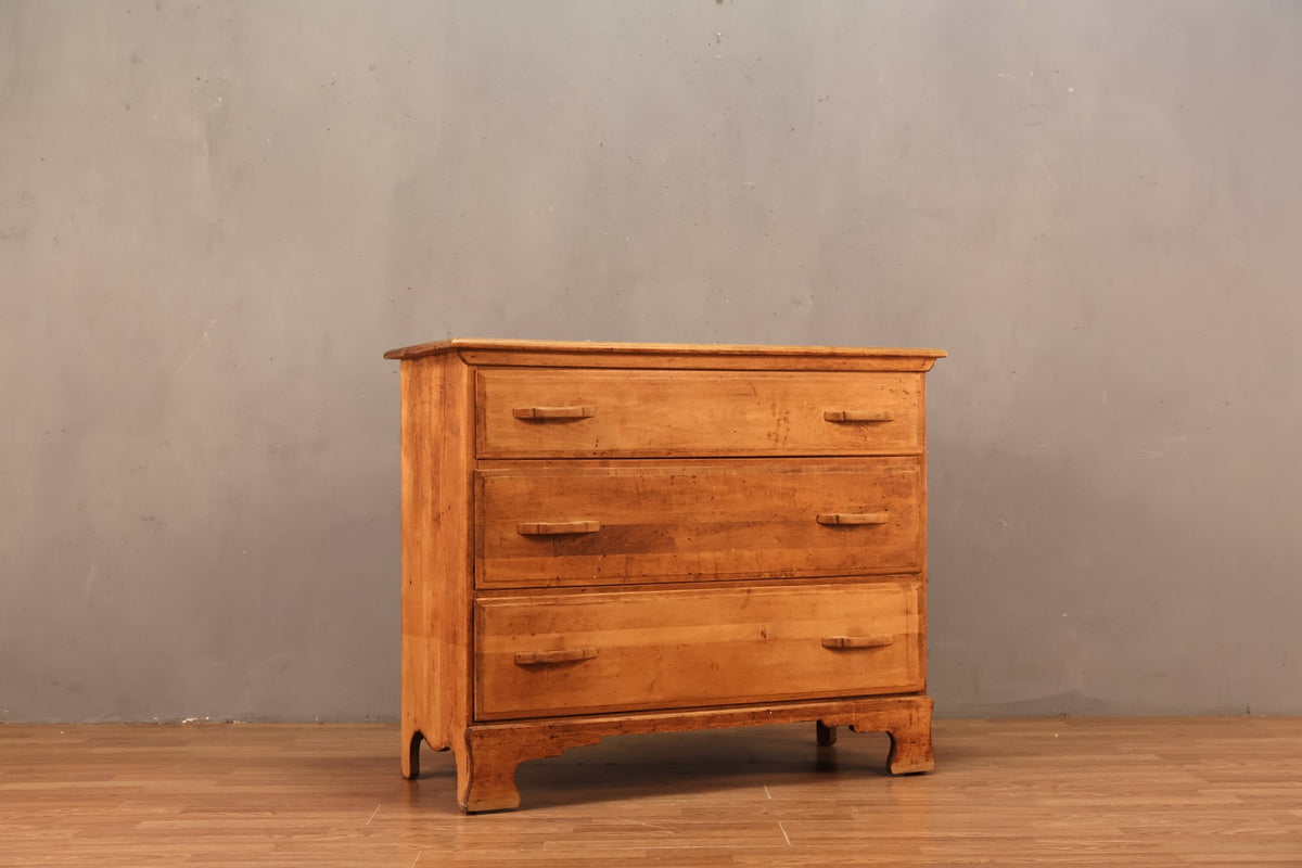 Country Pine 3-Drawer Dresser