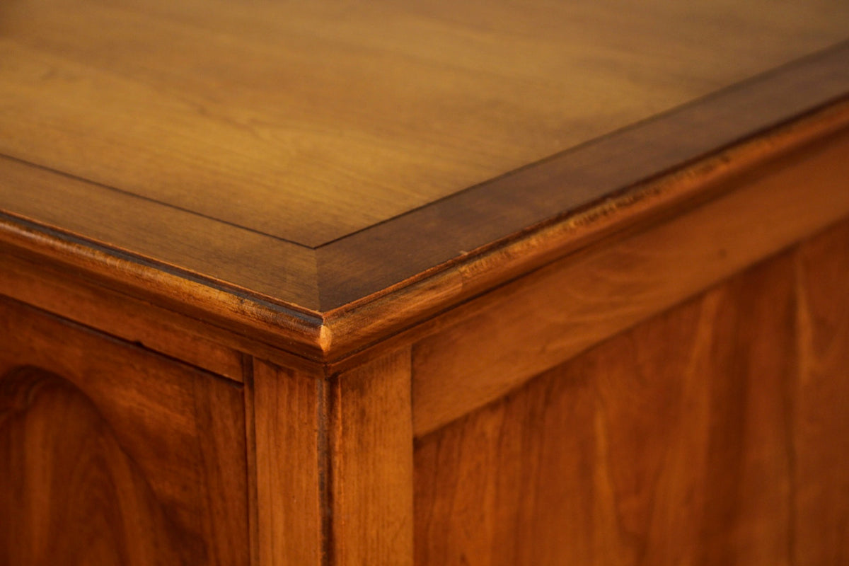 Thomasville Walnut & Burl 9-Drawer Dresser