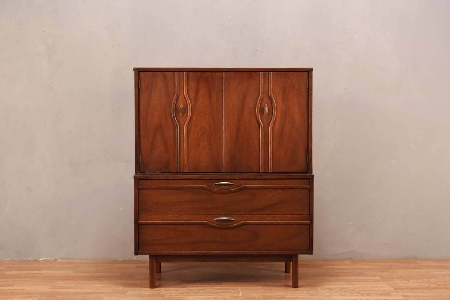 Mid Century Walnut 5-Drawer Bachelor's Chest