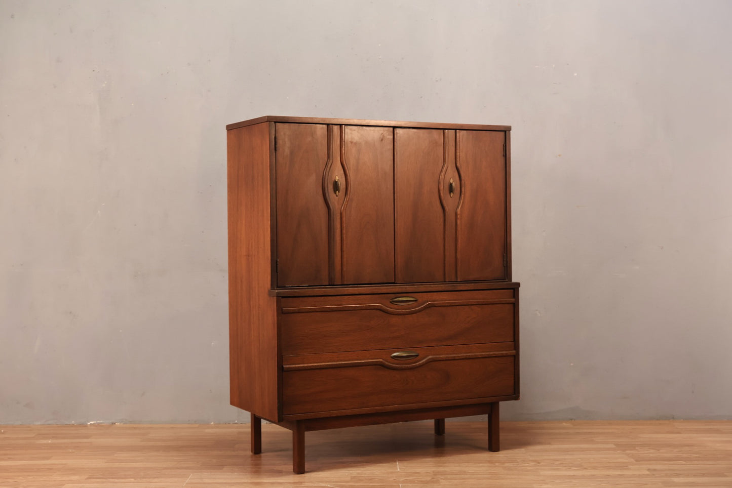 Mid Century Walnut 5-Drawer Bachelor's Chest