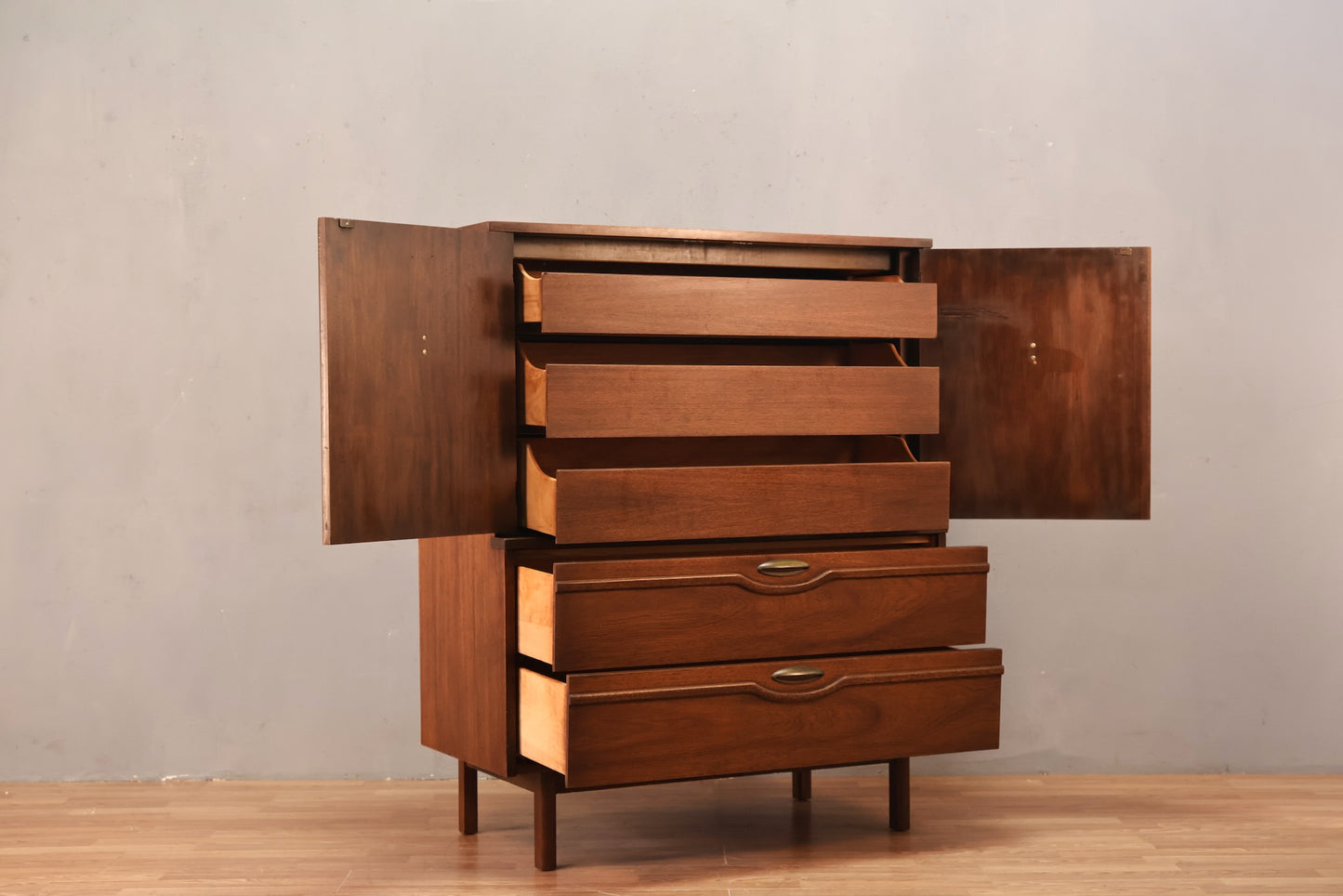 Mid Century Walnut 5-Drawer Bachelor's Chest