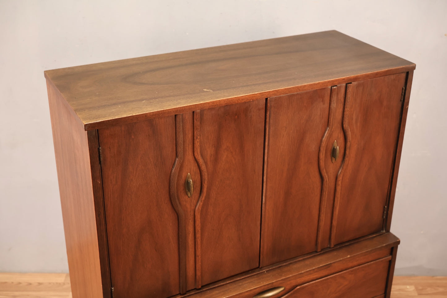 Mid Century Walnut 5-Drawer Bachelor's Chest