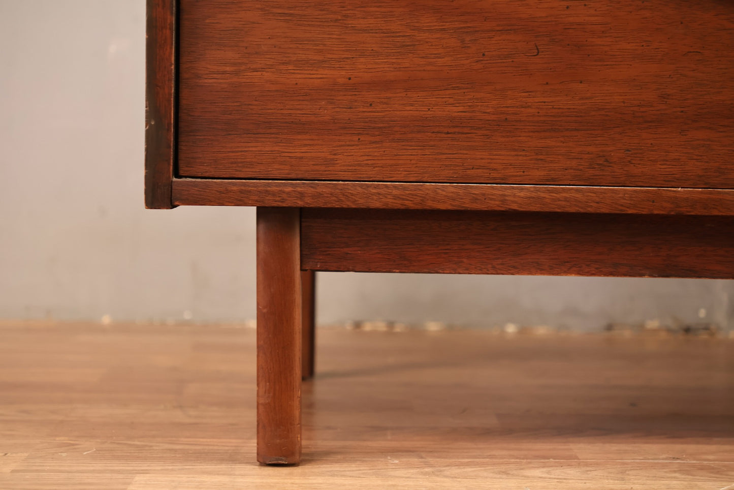 Mid Century Walnut 5-Drawer Bachelor's Chest