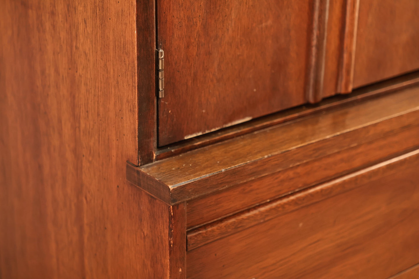 Mid Century Walnut 5-Drawer Bachelor's Chest