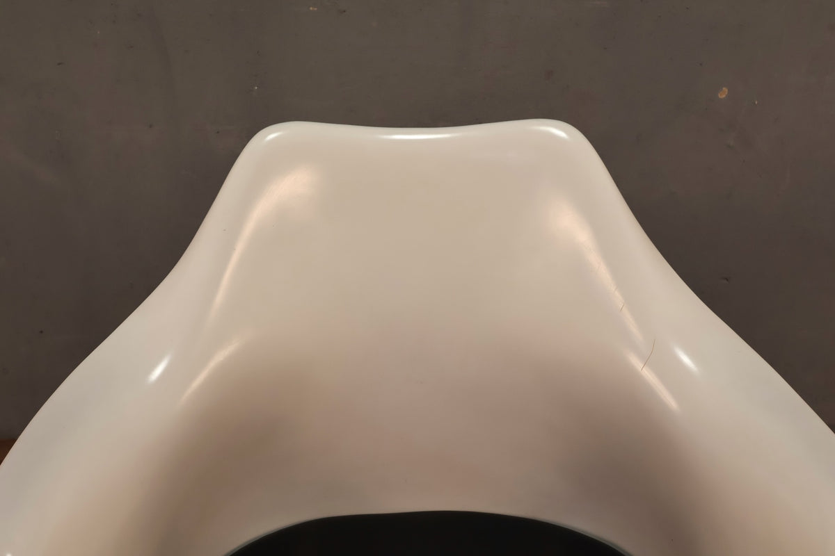 Eero Saarinen for Knoll Fiberglass Tulip Armchair