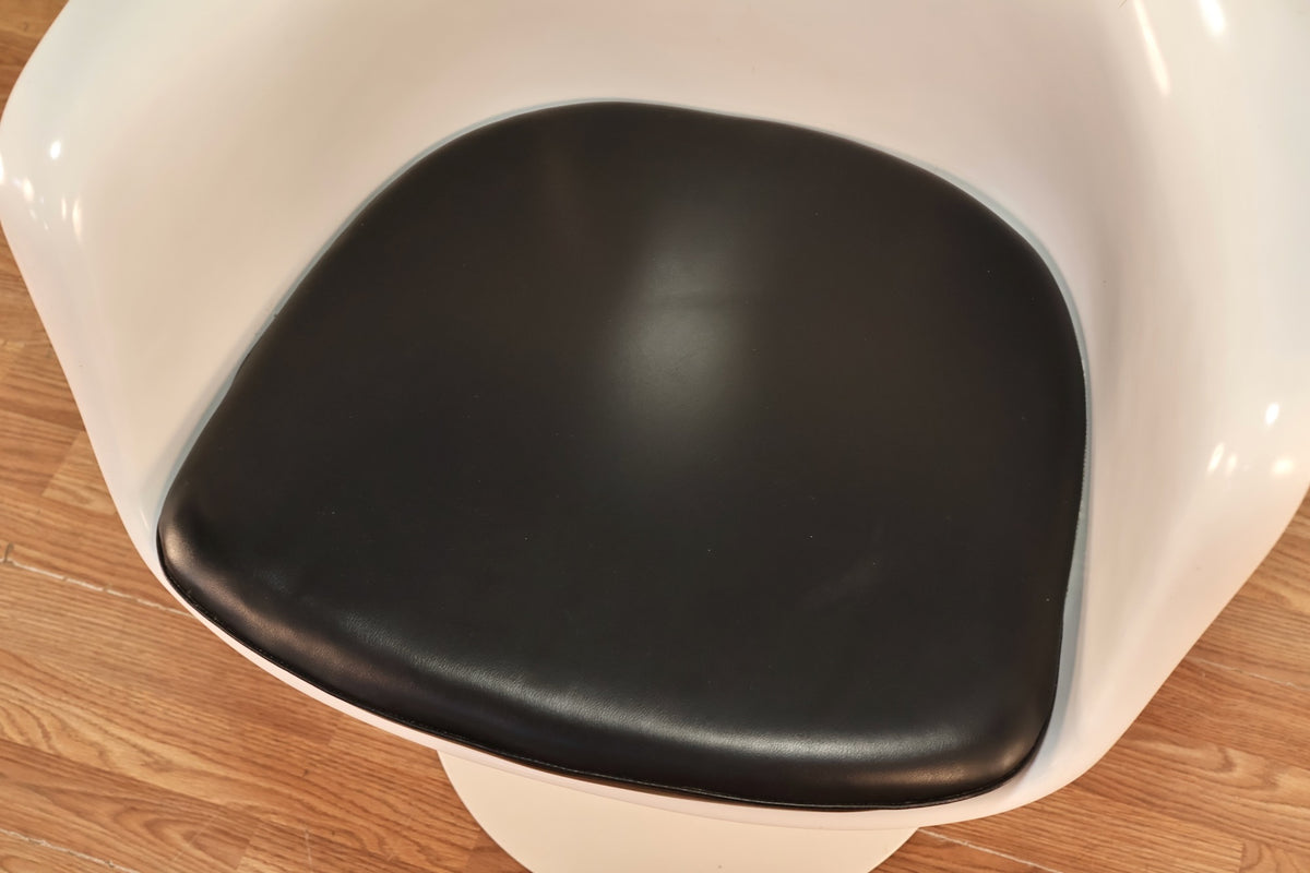 Eero Saarinen for Knoll Fiberglass Tulip Armchair