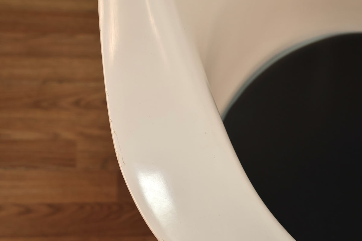 Eero Saarinen for Knoll Fiberglass Tulip Armchair
