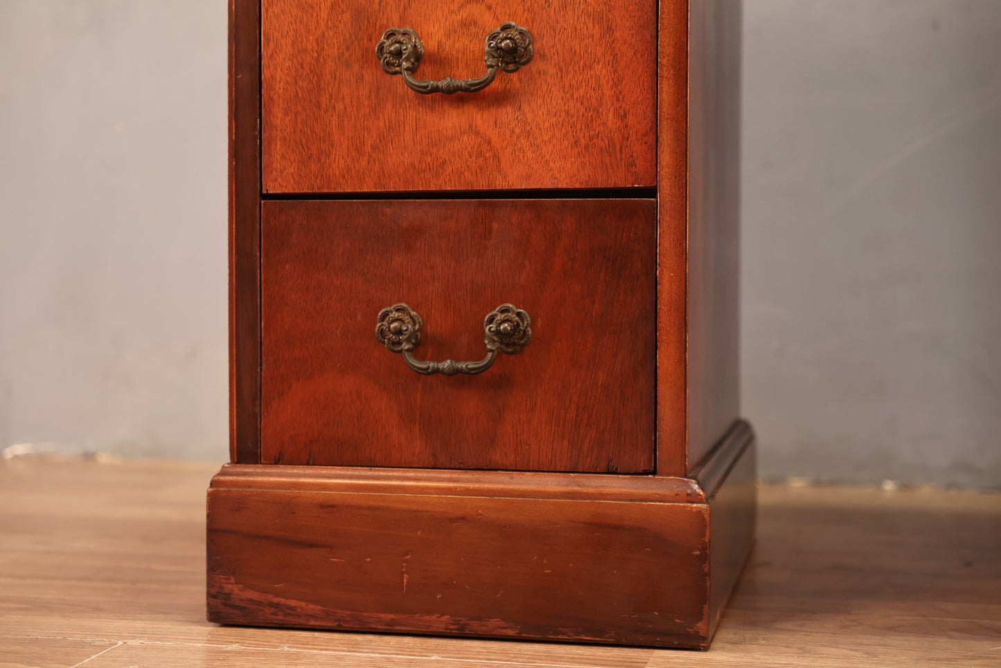 Mahogany Leather-Top 9-Drawer Desk - ONLINE ONLY