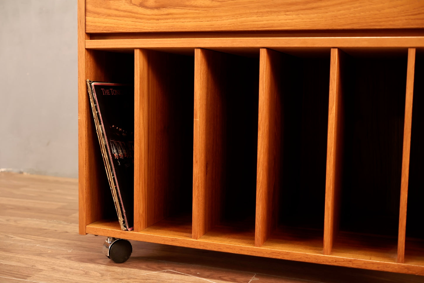 Compact Teak Rolling Record Console