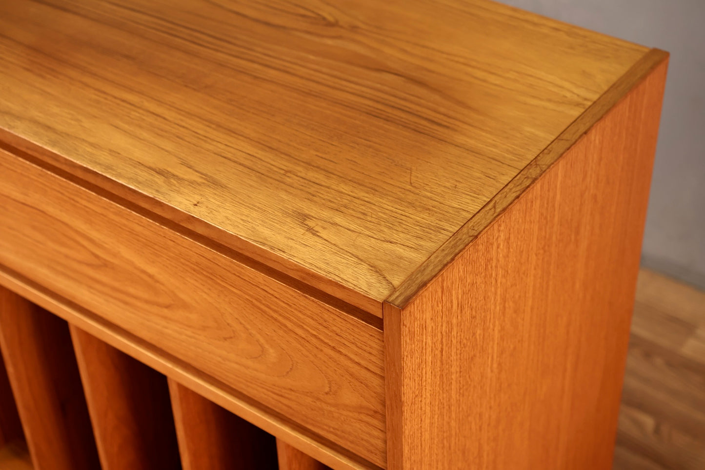 Compact Teak Rolling Record Console