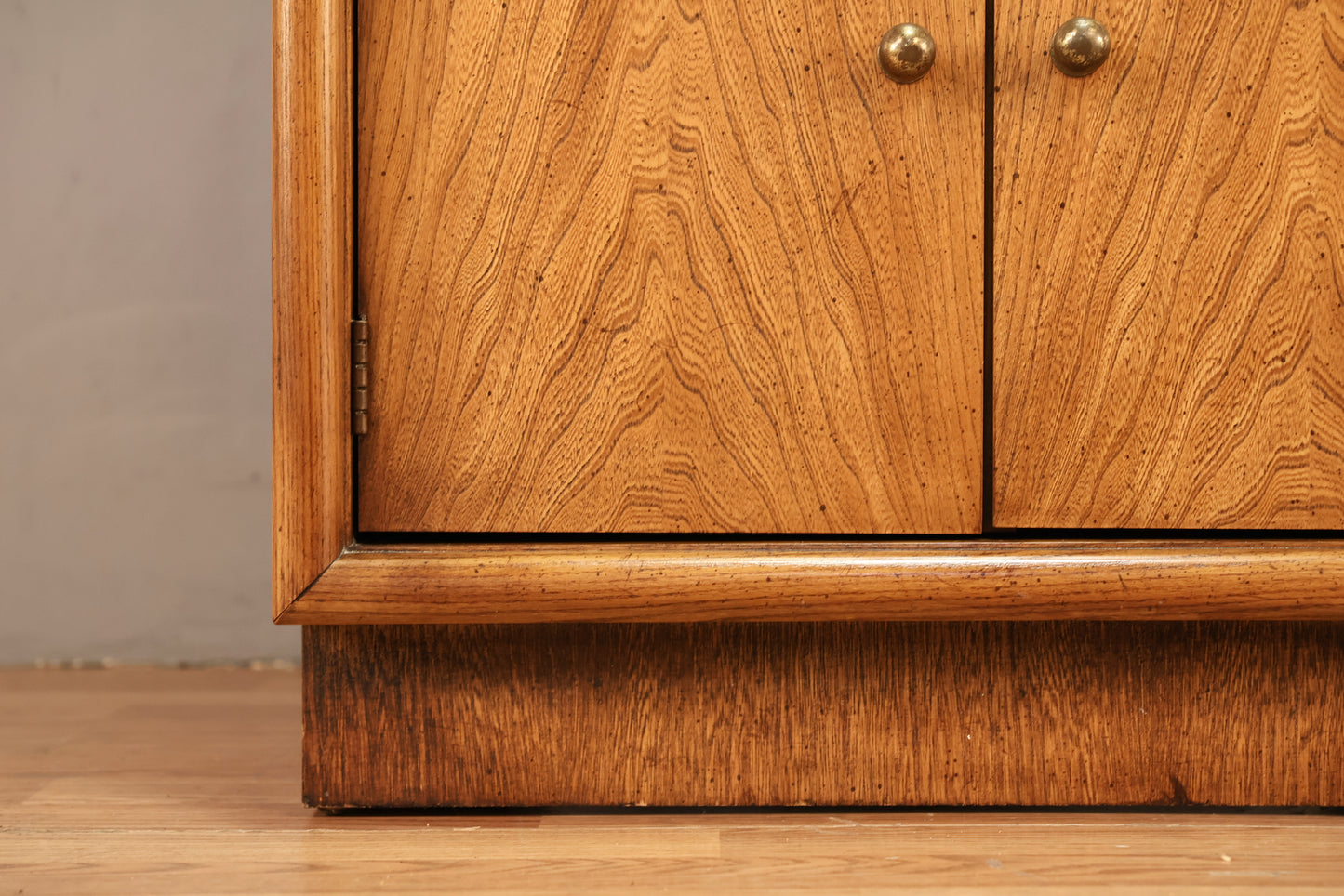 Slim Stanley Speckled 4-Door Wall Unit