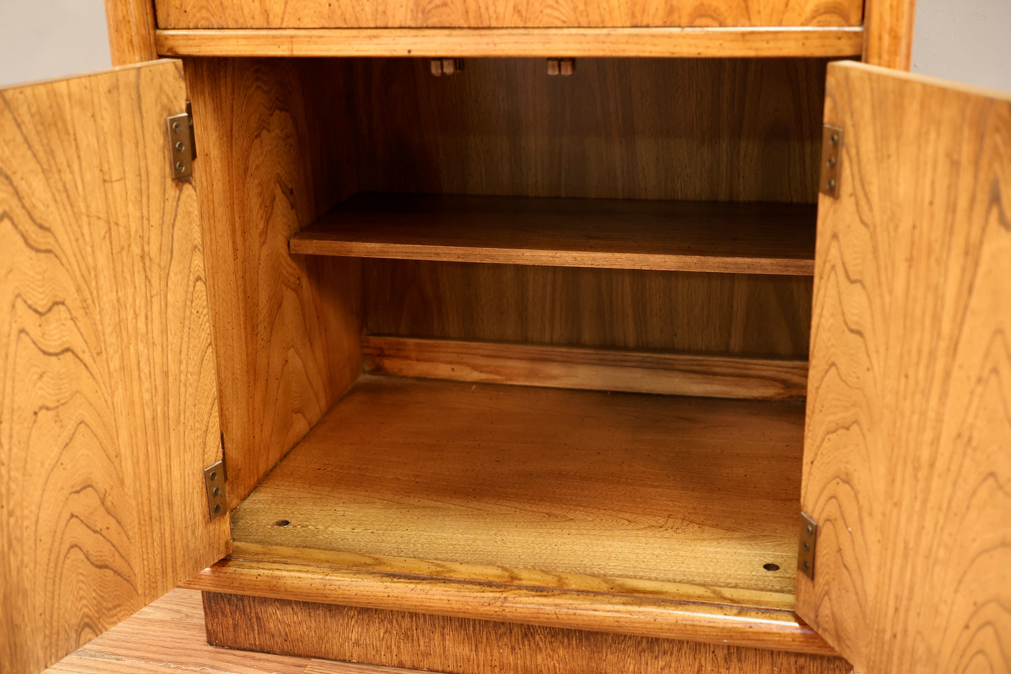 Slim Stanley Speckled 4-Door Wall Unit