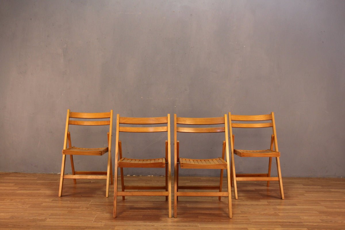Blonde Slatted Folding Chair
