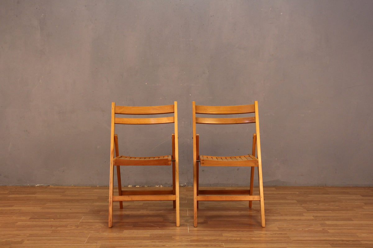 Blonde Slatted Folding Chair