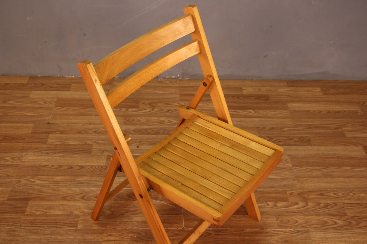 Blonde Slatted Folding Chair