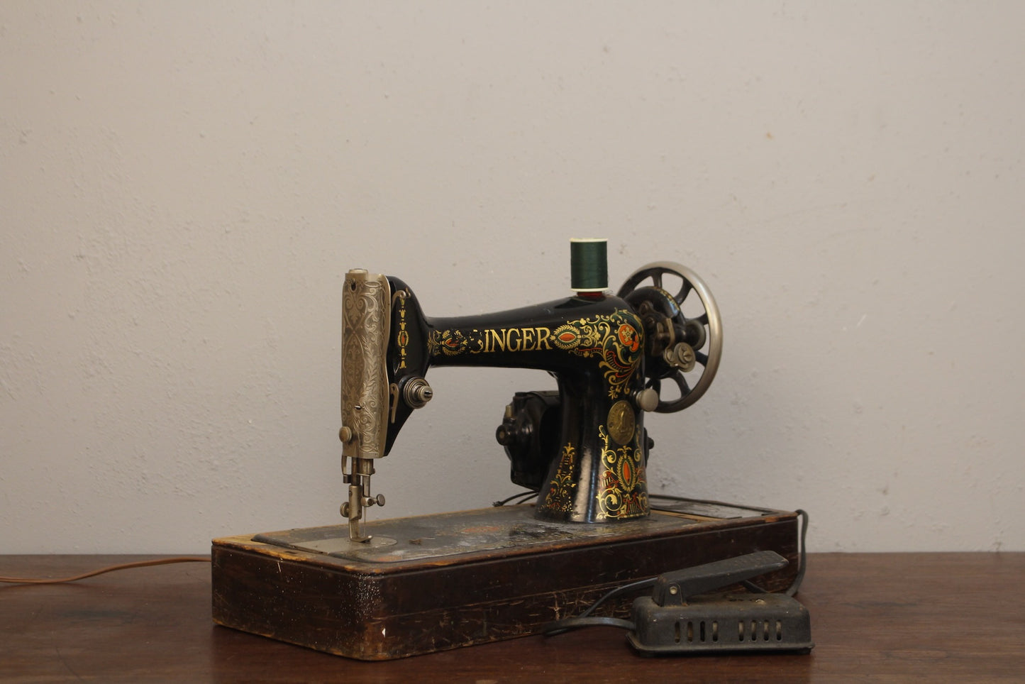 Antique Singer Sewing Machine with Case
