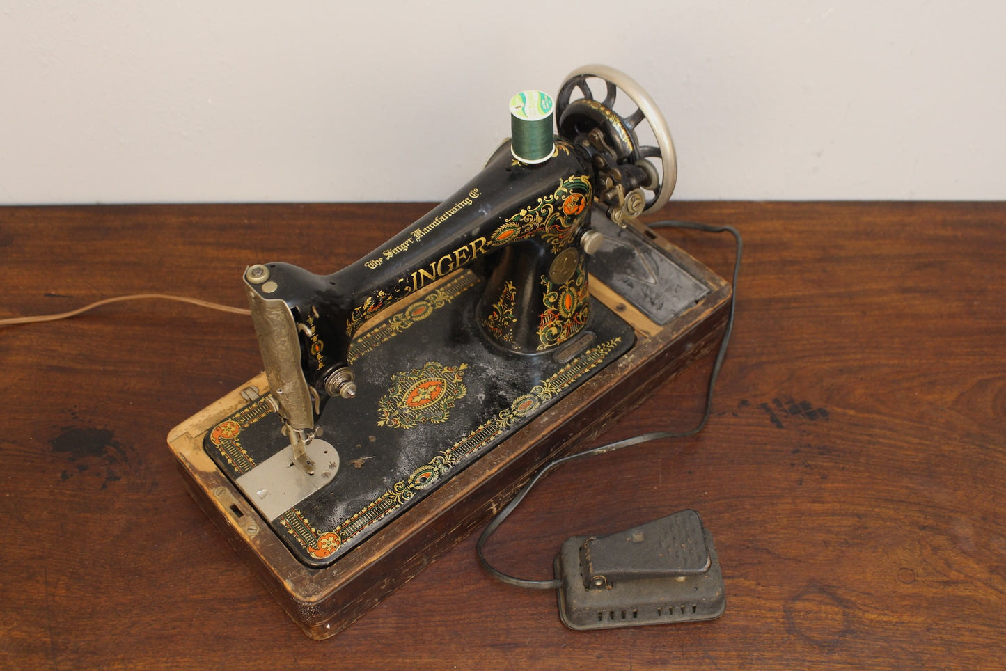 Antique Singer Sewing Machine with Case