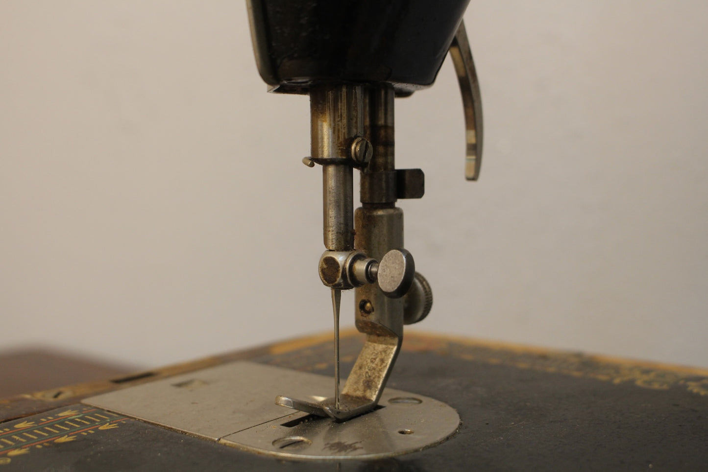 Antique Singer Sewing Machine with Case
