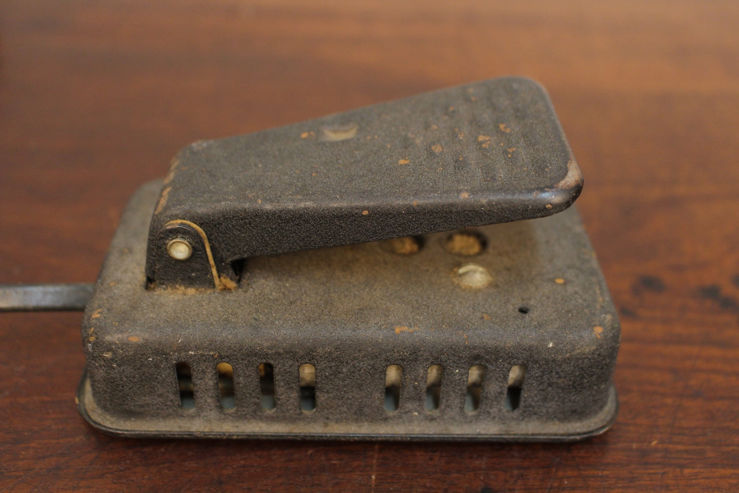 Antique Singer Sewing Machine with Case