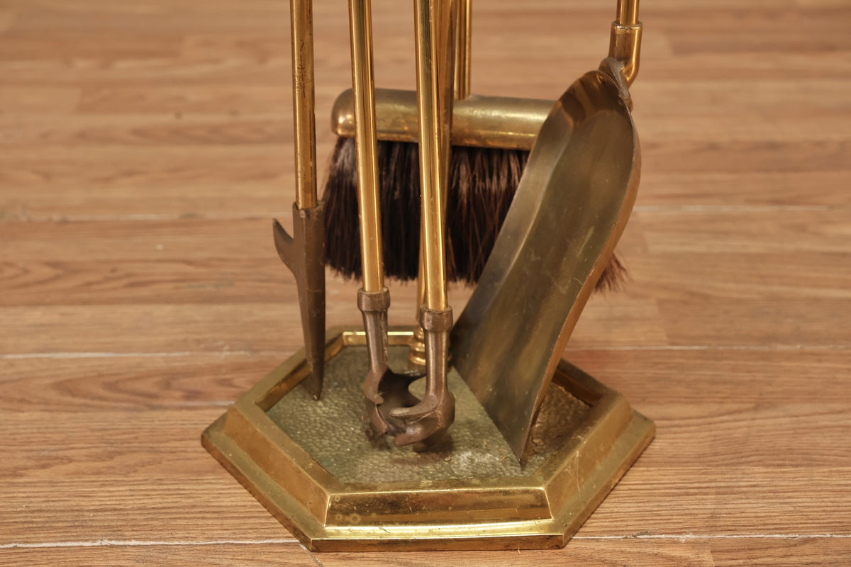 Classic Brass 4-Piece Fireplace Set