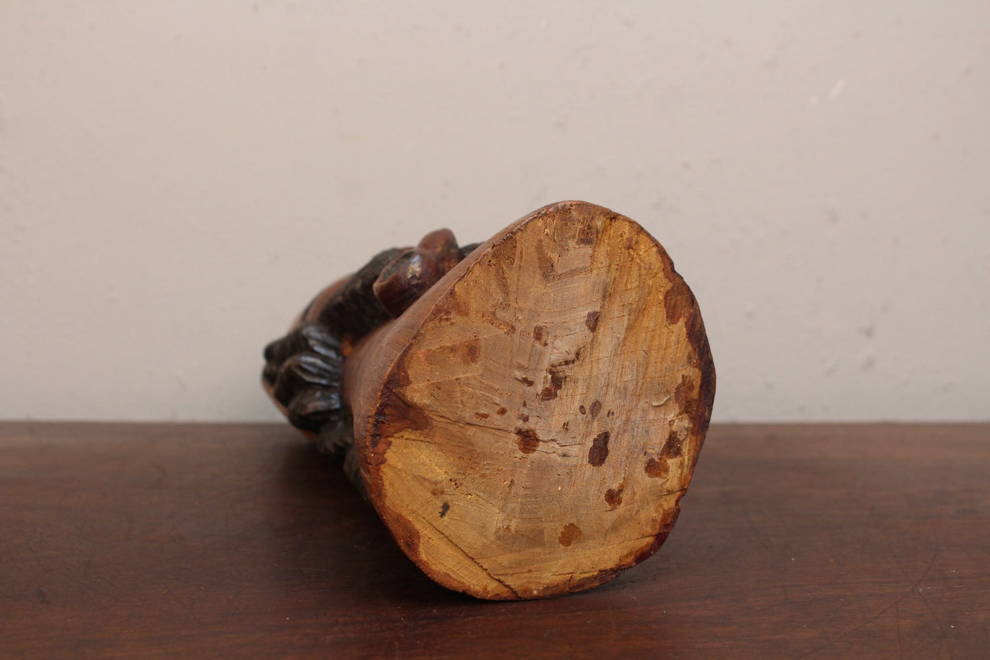 Carved Pipe Smoker Bust