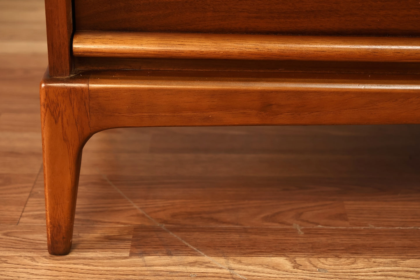 Lane Walnut 9-Drawer Dresser