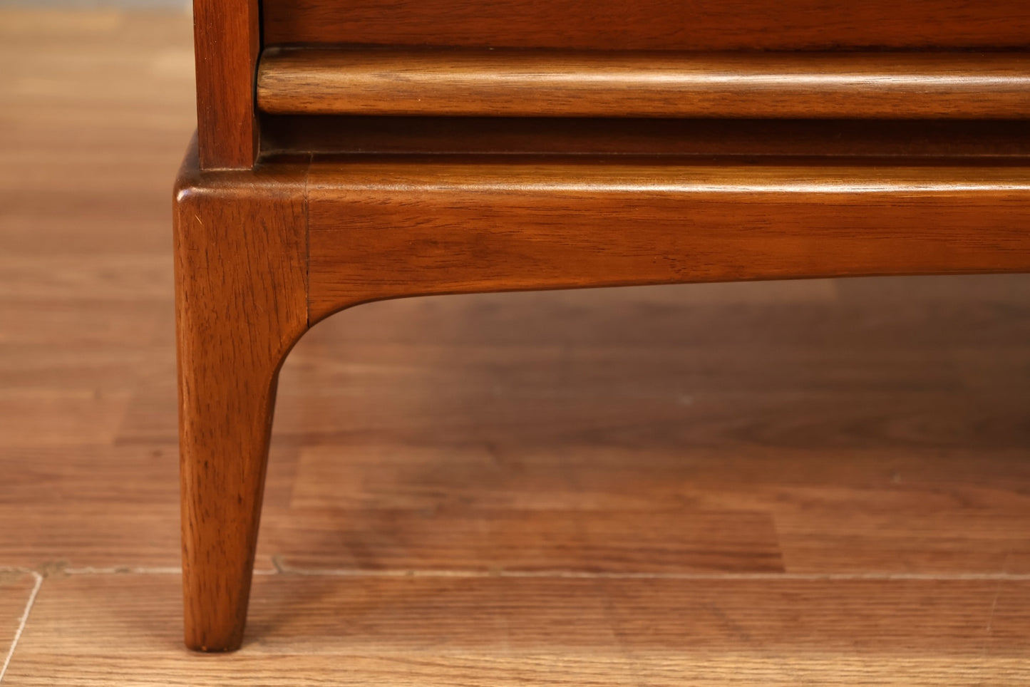 Lane Walnut 5-Drawer Dresser