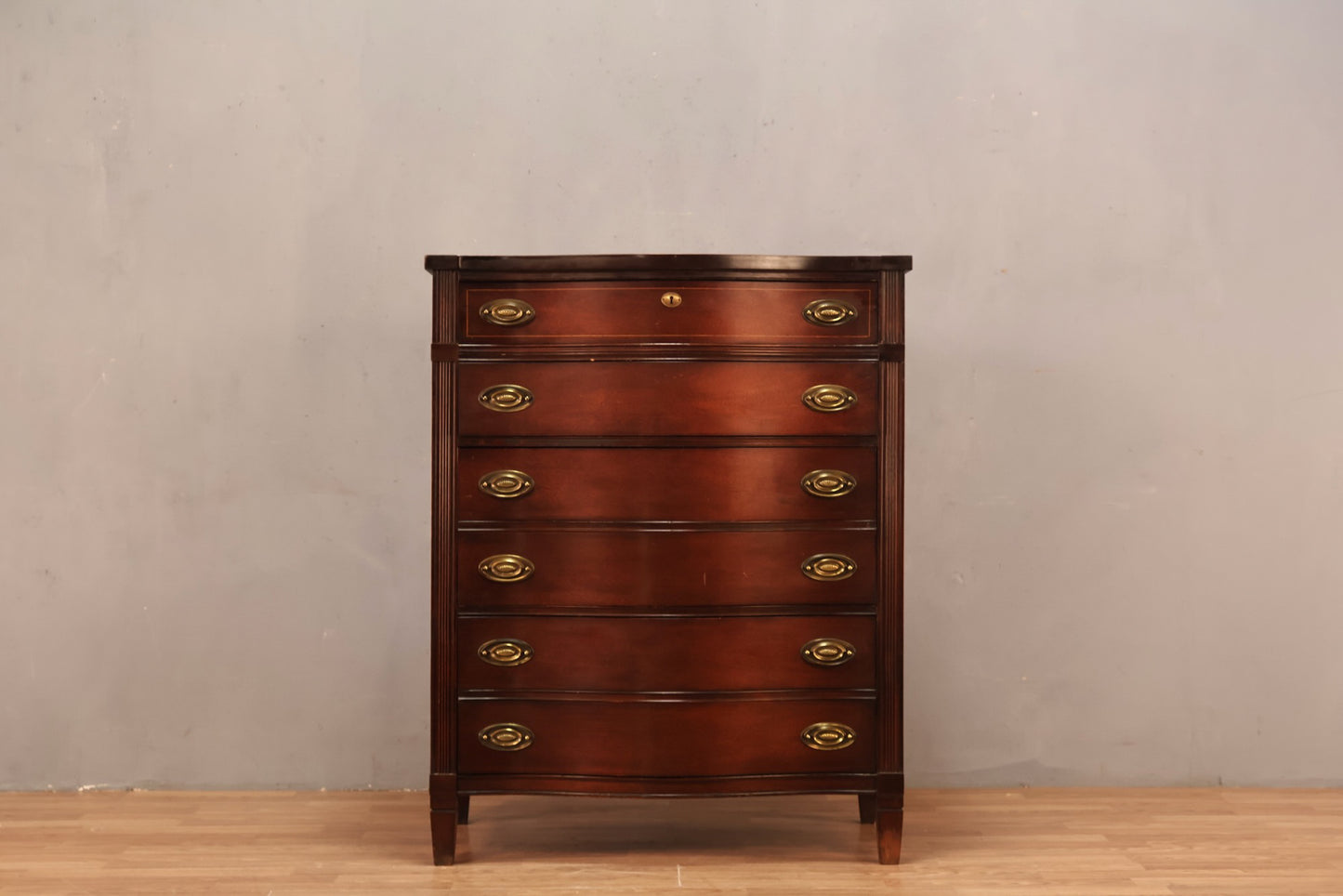 Bassett Serpentine 4-Drawer Dresser