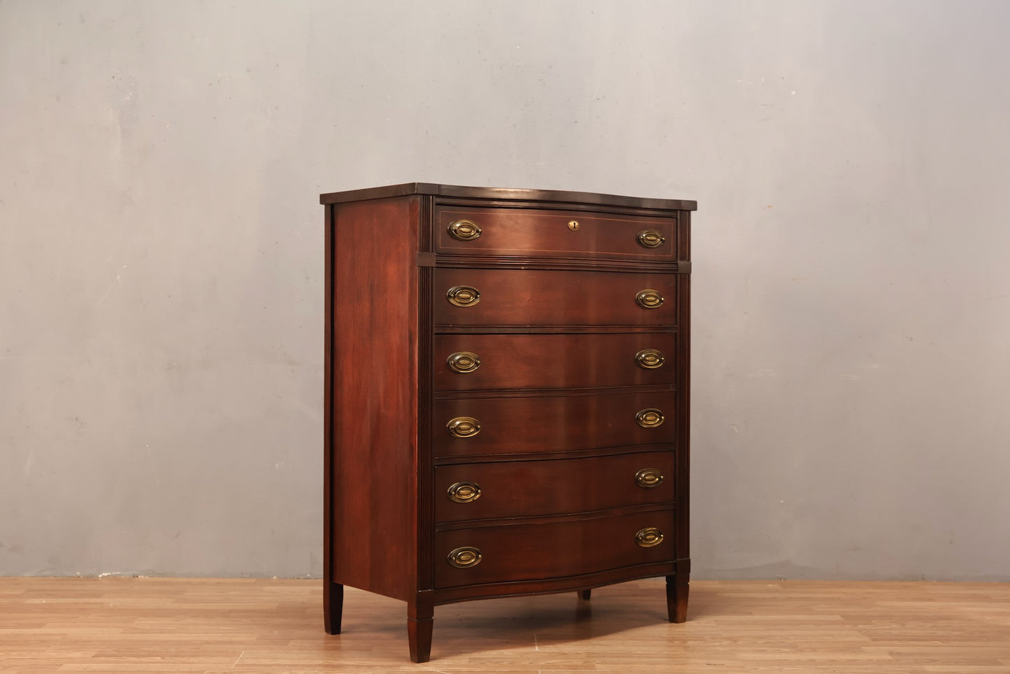 Bassett Serpentine 4-Drawer Dresser