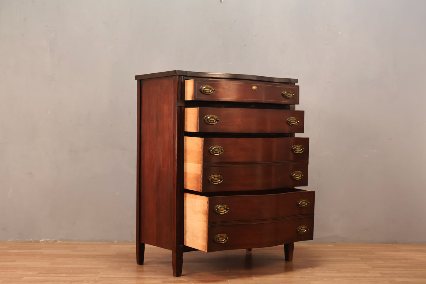 Bassett Serpentine 4-Drawer Dresser
