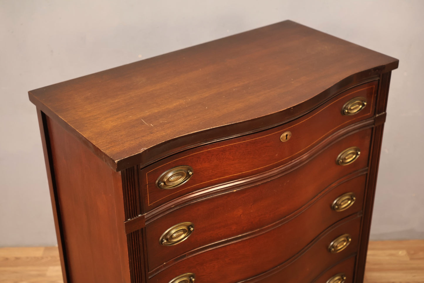 Bassett Serpentine 4-Drawer Dresser