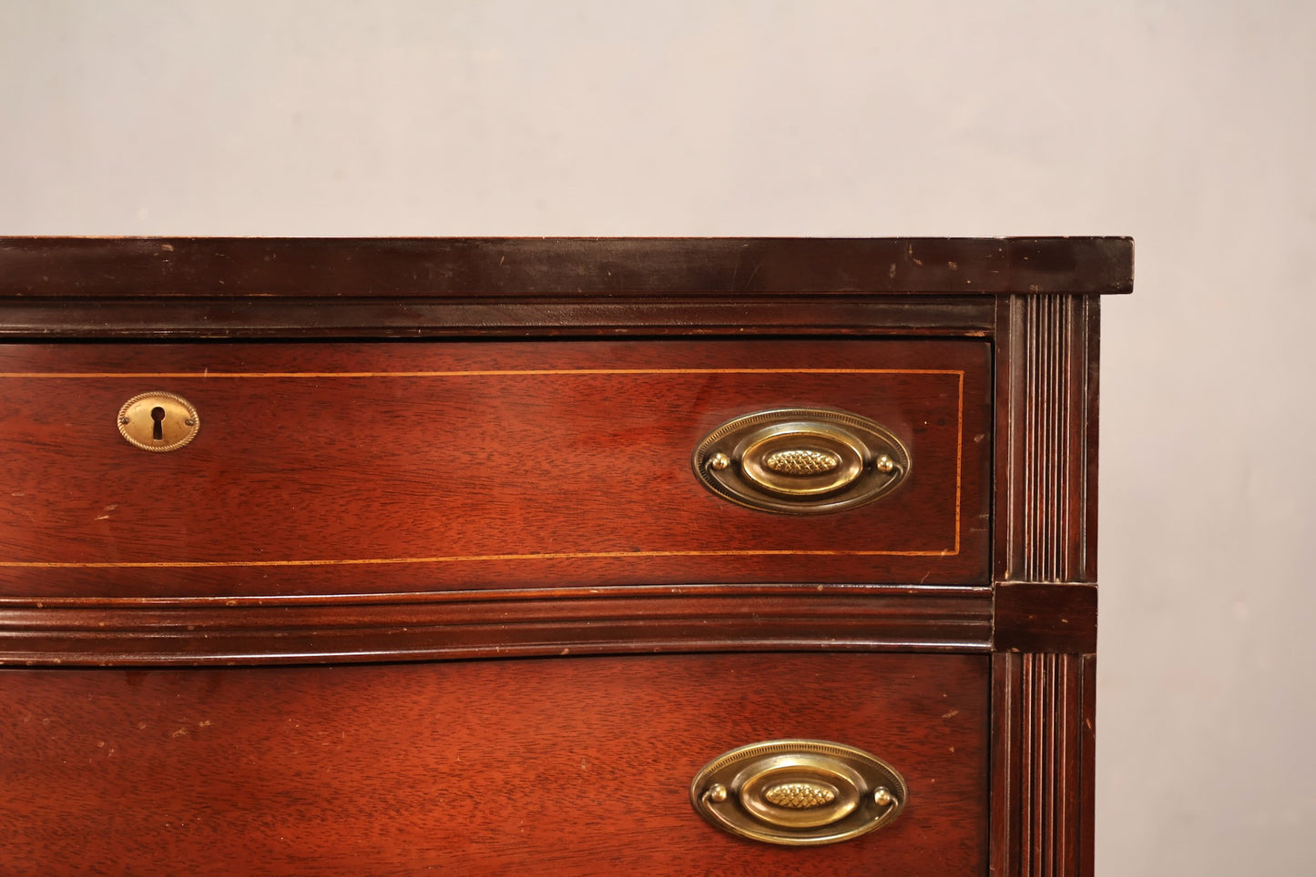 Bassett Serpentine 4-Drawer Dresser