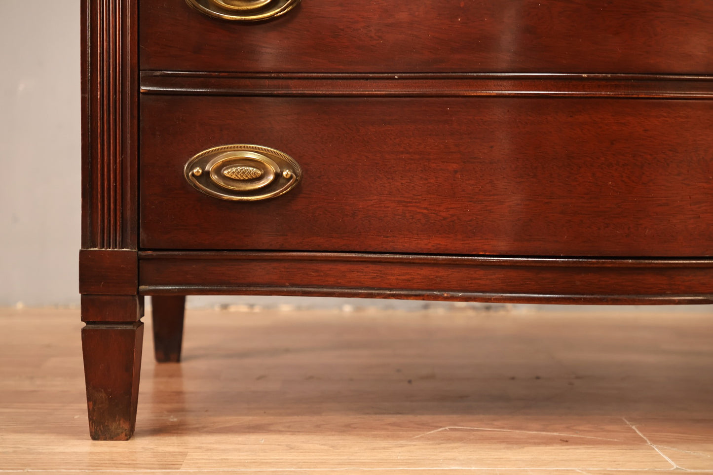Bassett Serpentine 4-Drawer Dresser