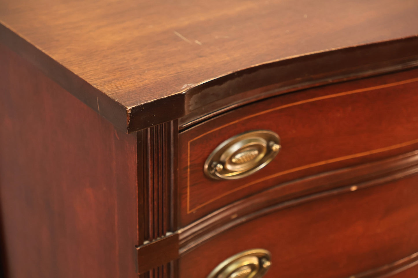 Bassett Serpentine 4-Drawer Dresser