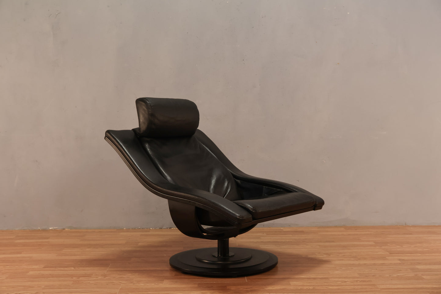 "The Move" Black Leather Lounge Chair