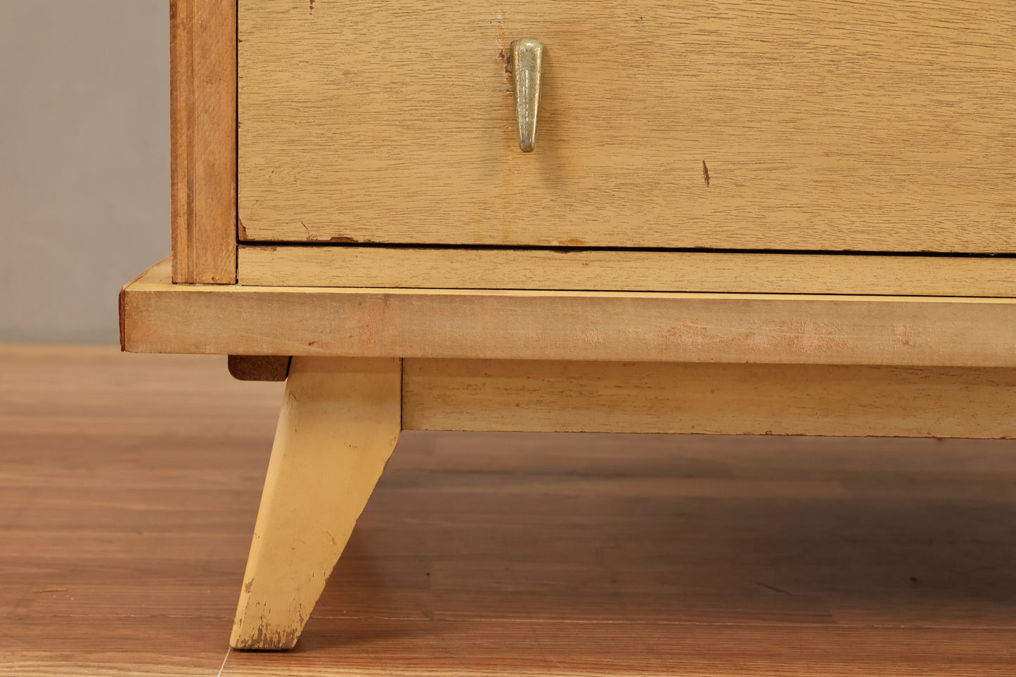 Mid Century Distressed Blonde 4-Drawer Dresser