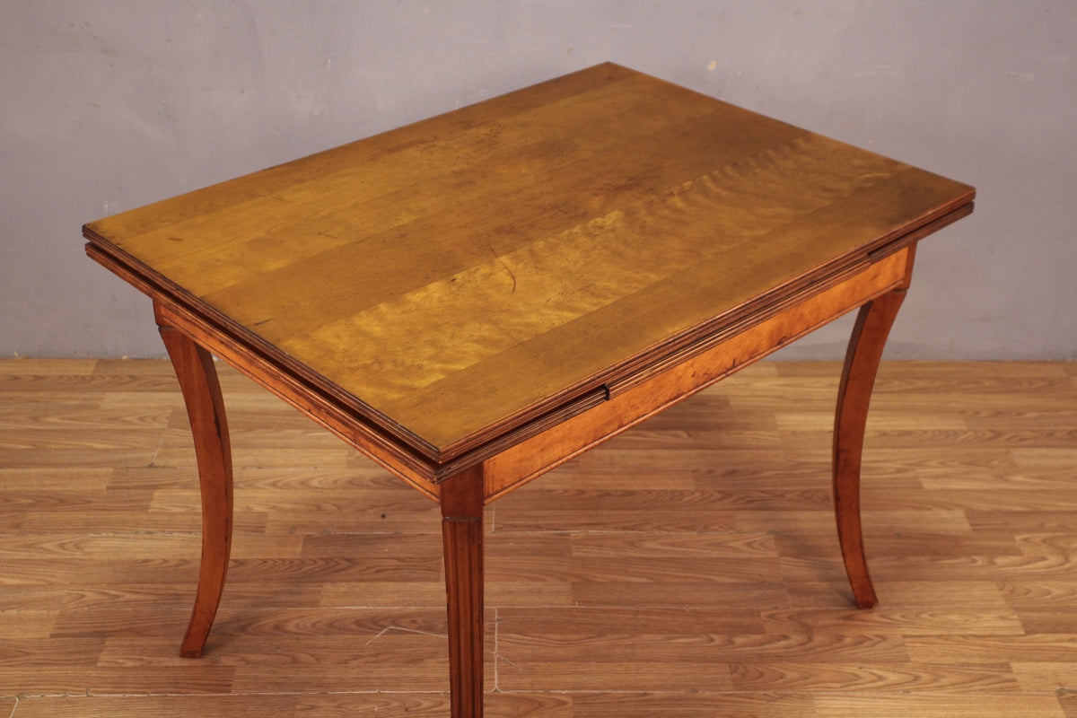 Compact Maple Dining Table with Built-In Leaves