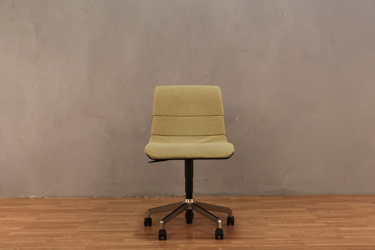Modern Honeydew Swivel Desk Chair - ONLINE ONLY