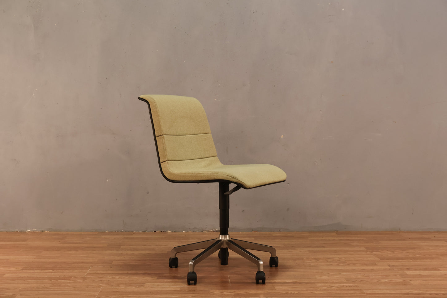 Modern Honeydew Swivel Desk Chair - ONLINE ONLY