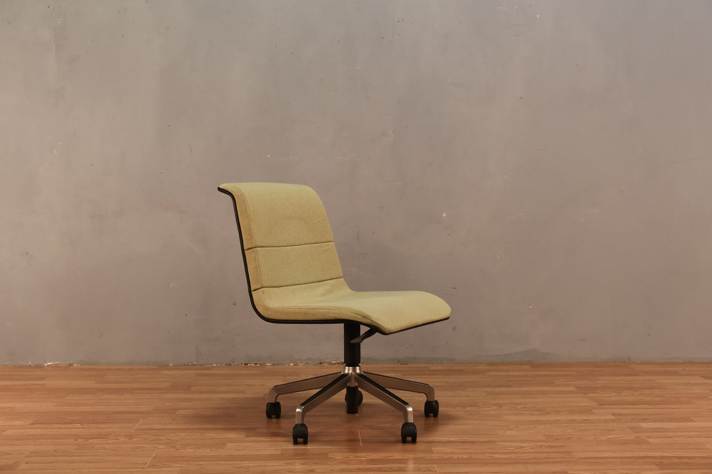 Modern Honeydew Swivel Desk Chair - ONLINE ONLY