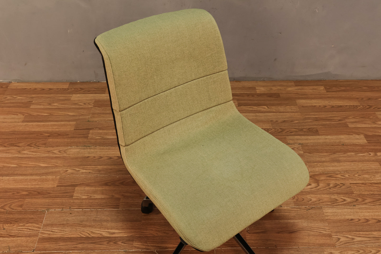 Modern Honeydew Swivel Desk Chair - ONLINE ONLY