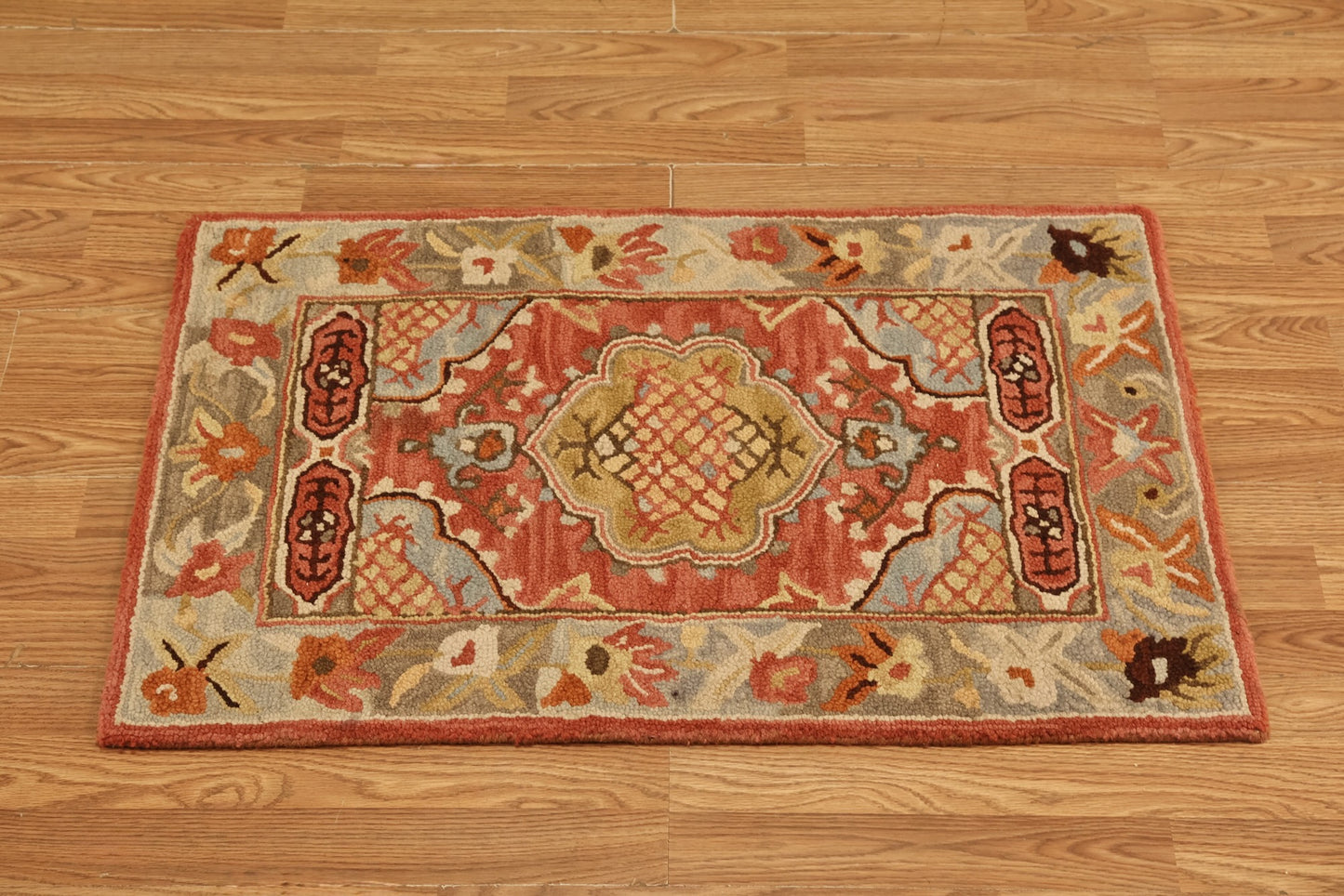 Small Momeni Tangier Medallian Wool Rug