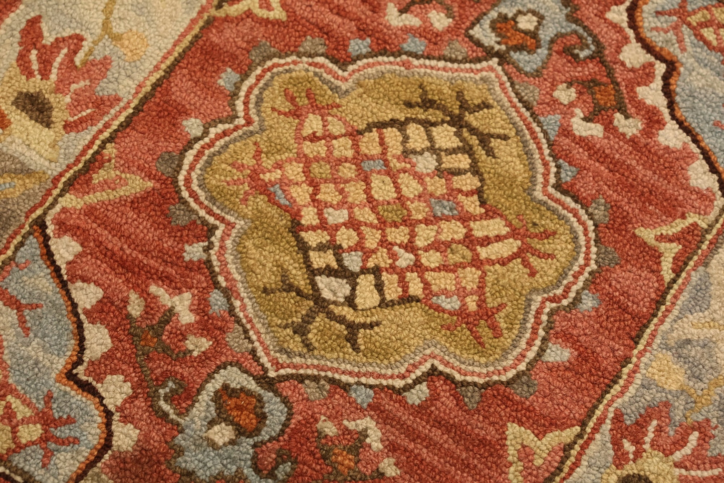 Small Momeni Tangier Medallian Wool Rug
