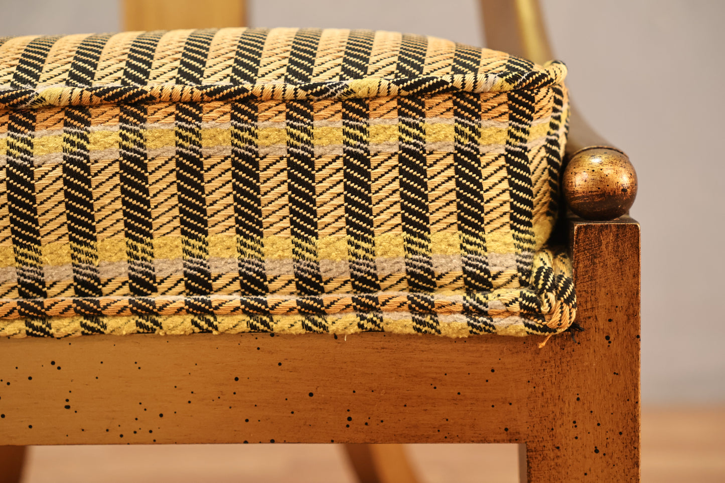 English-Style Spoon-Back Slipper Chair