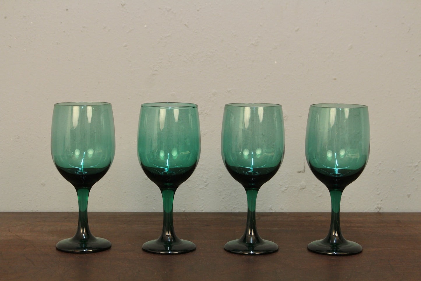 Set of 4 Libbey Emerald Wine Glasses
