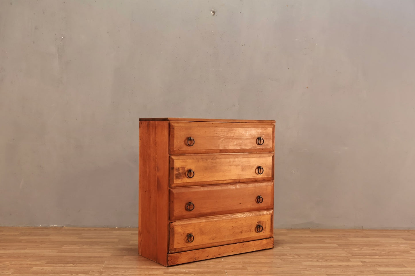 Country Pine 4-Drawer Dresser