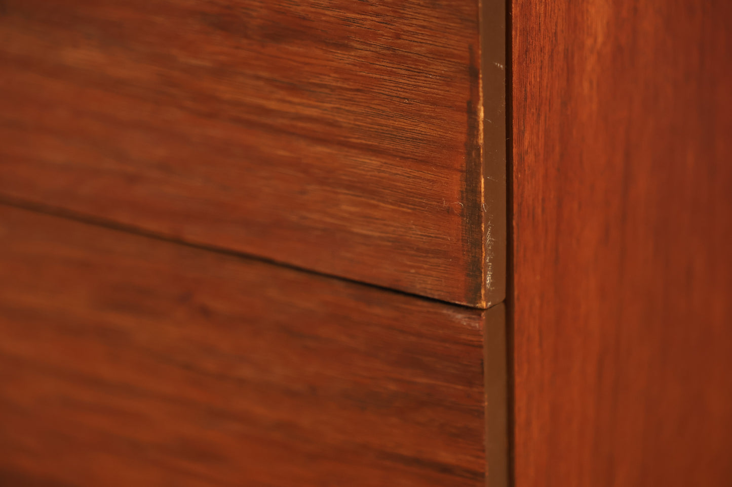 Metropolitan Walnut & Laminate 6-Drawer Dresser
