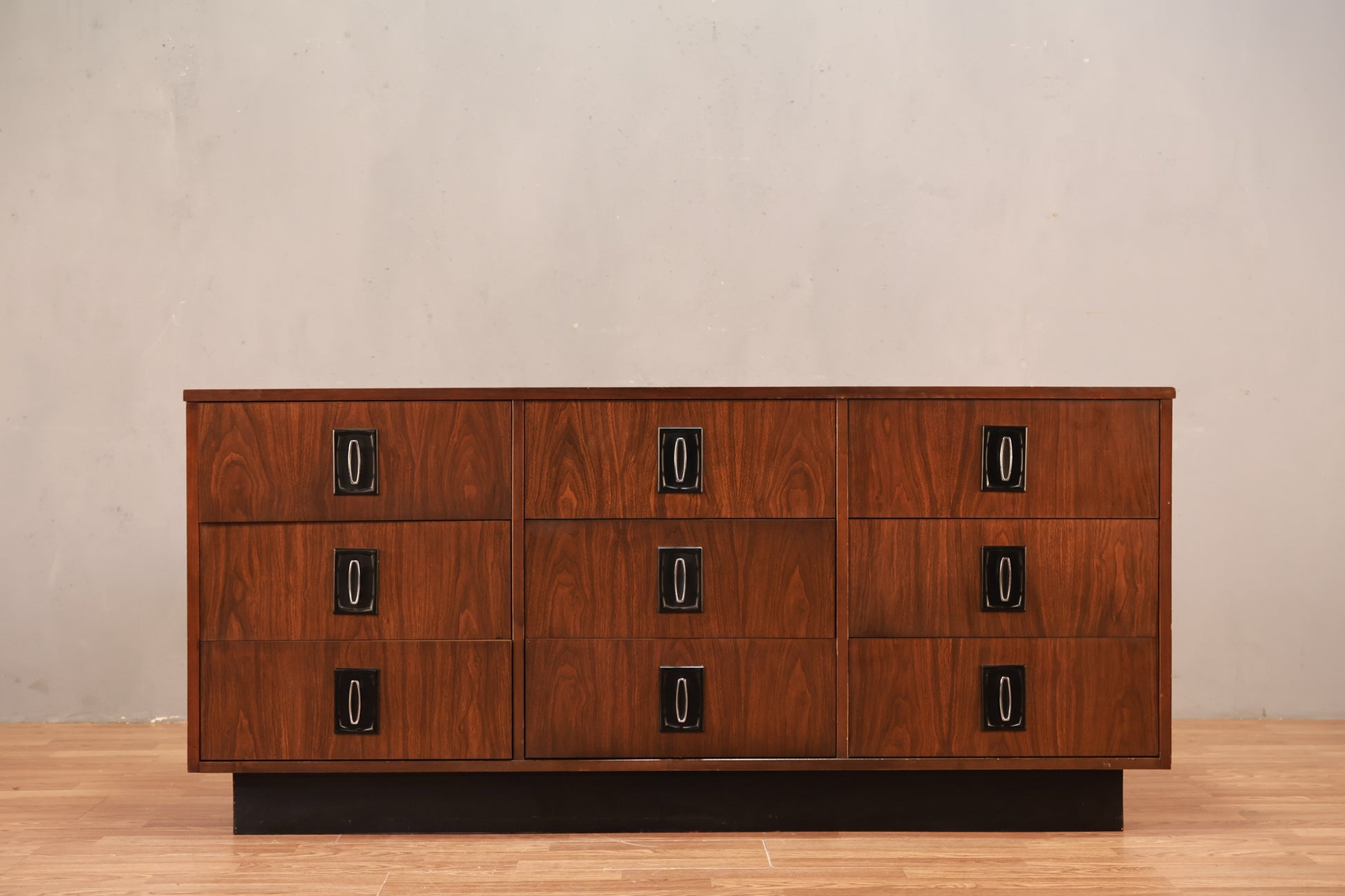 Mid Century Laminate & Black 9-Drawer Dresser – Furnish Green