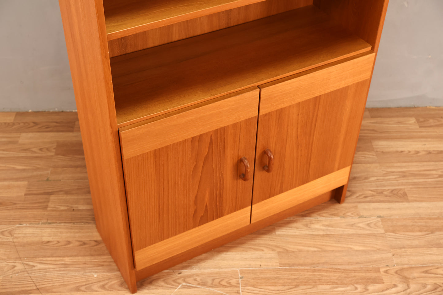 Domino Teak 2-Door Wall Unit