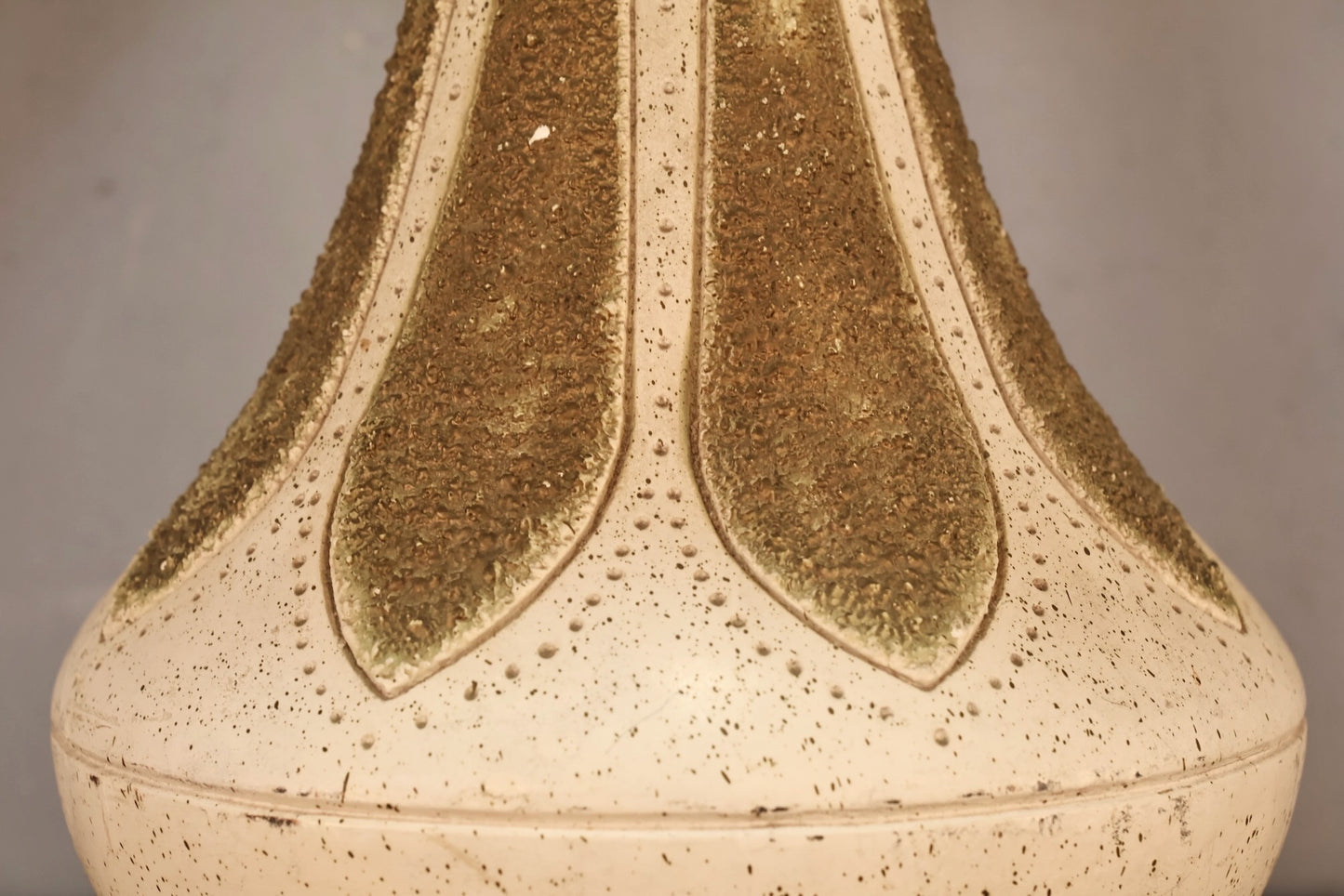 Mid Century Chalkware Petals Table Lamp